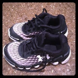 UNDER ARMOUR SNEAKERS 11C